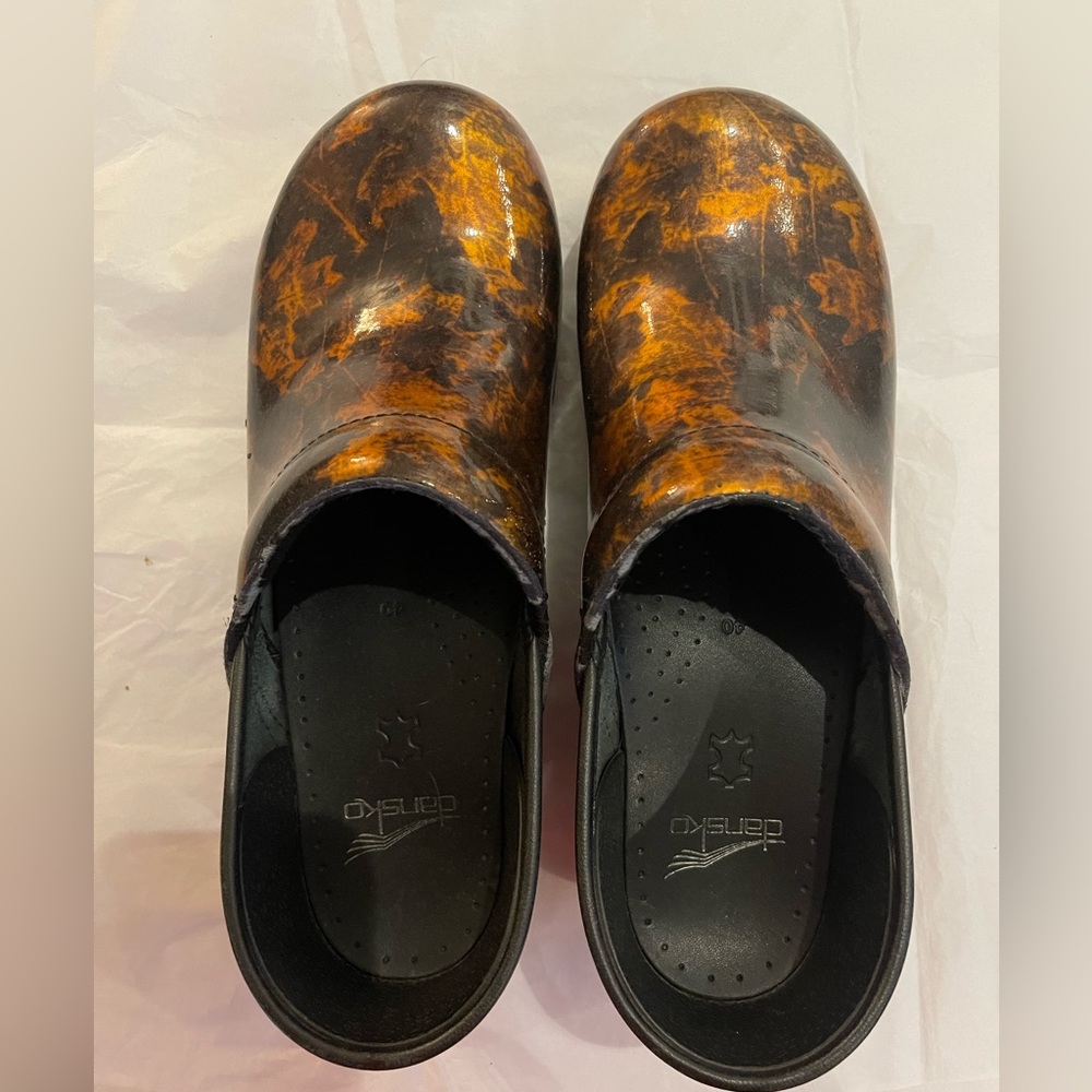 Dansko Clogs Goldleaf pattern - Picture 3 of 5
